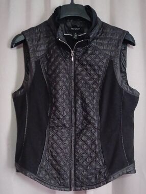 WHBM Black Quilted Vest Stretch Panel Moto Athleisure Equestrian Style Zip Up